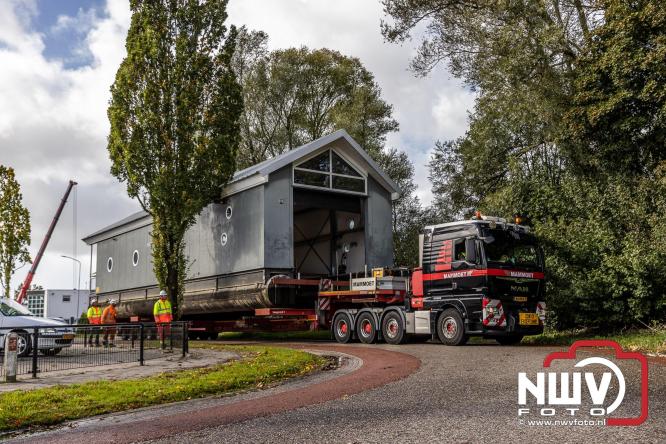 Boothuis KNRM Reddingstation Elburg uit het water gehaald voor renovatie. - © NWVFoto.nl