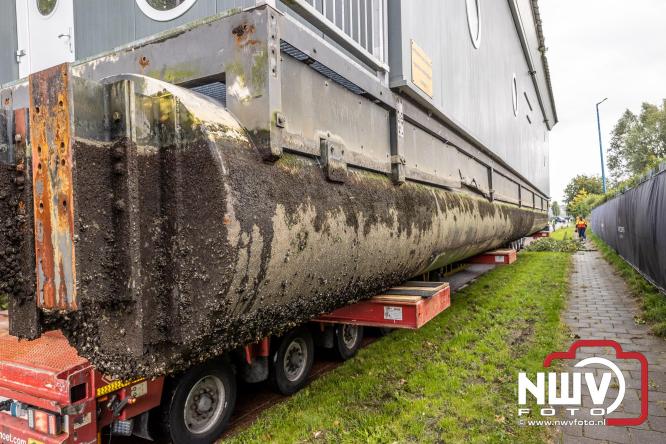 Boothuis KNRM Reddingstation Elburg uit het water gehaald voor renovatie. - © NWVFoto.nl