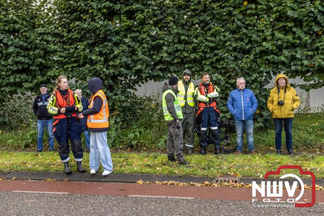 Boothuis KNRM Reddingstation Elburg uit het water gehaald voor renovatie. - © NWVFoto.nl