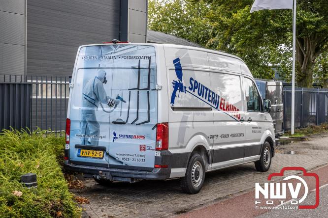 Boothuis KNRM Reddingstation Elburg uit het water gehaald voor renovatie. - © NWVFoto.nl