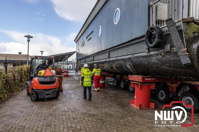 Boothuis KNRM Reddingstation Elburg uit het water gehaald voor renovatie. - © NWVFoto.nl