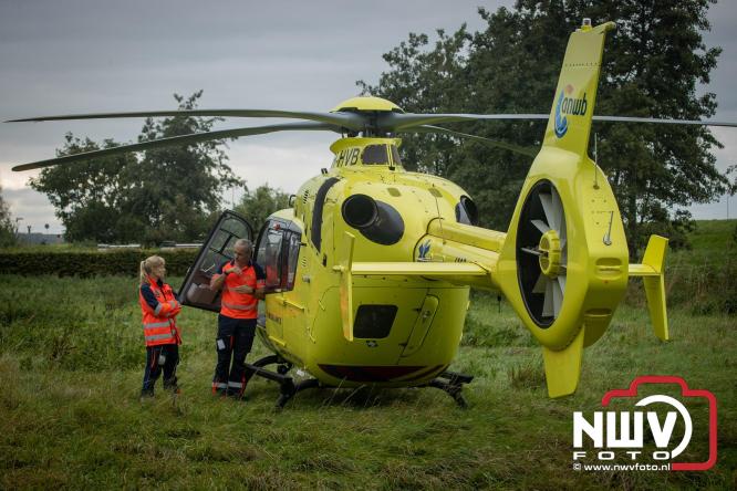 Bij een medische inzet in Elburg is vrijdagmiddag ook de trauma helikopter uit Nijmegen LL3 ter plaatse geweest voor assistentie. - © NWVFoto.nl