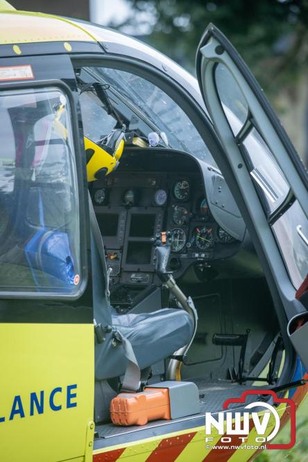 Bij een medische inzet in Elburg is vrijdagmiddag ook de trauma helikopter uit Nijmegen LL3 ter plaatse geweest voor assistentie. - © NWVFoto.nl