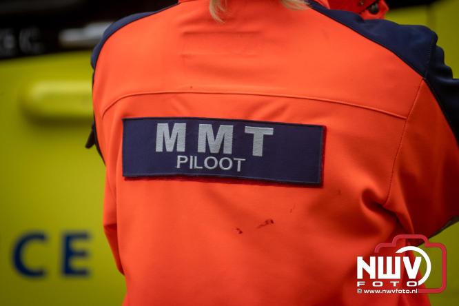 Bij een medische inzet in Elburg is vrijdagmiddag ook de trauma helikopter uit Nijmegen LL3 ter plaatse geweest voor assistentie. - © NWVFoto.nl