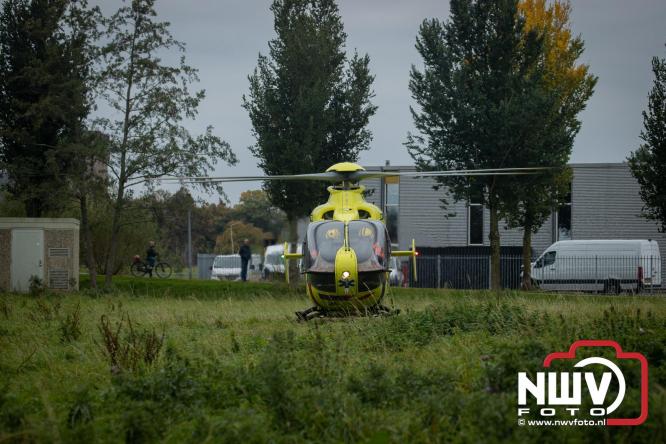 Bij een medische inzet in Elburg is vrijdagmiddag ook de trauma helikopter uit Nijmegen LL3 ter plaatse geweest voor assistentie. - © NWVFoto.nl