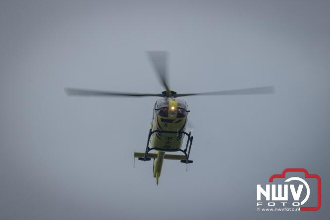 Bij een medische inzet in Elburg is vrijdagmiddag ook de trauma helikopter uit Nijmegen LL3 ter plaatse geweest voor assistentie. - © NWVFoto.nl