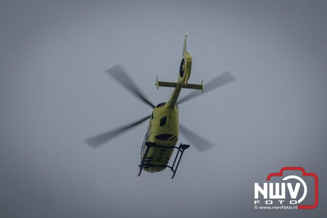 Bij een medische inzet in Elburg is vrijdagmiddag ook de trauma helikopter uit Nijmegen LL3 ter plaatse geweest voor assistentie. - © NWVFoto.nl