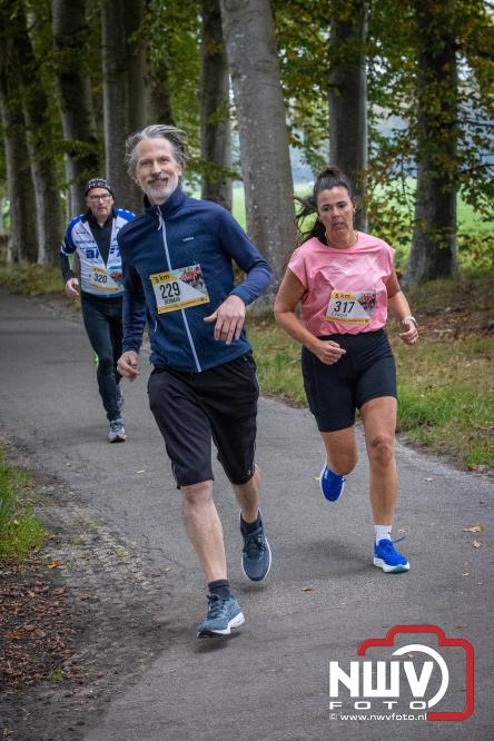 Run Oldebroek 2025 trekt opnieuw veel deelnemers die rennen voor het werk van GlobalRize. - © NWVFoto.nl
