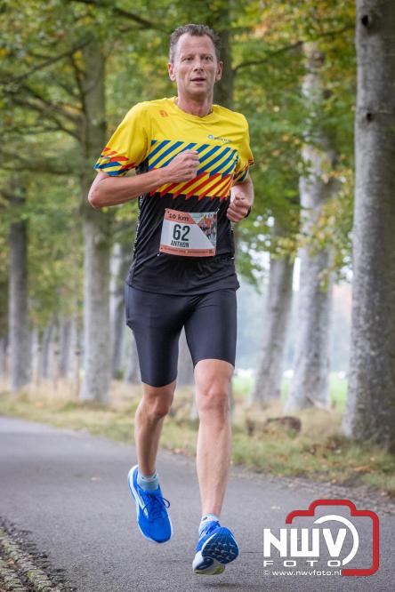 Run Oldebroek 2025 trekt opnieuw veel deelnemers die rennen voor het werk van GlobalRize. - © NWVFoto.nl
