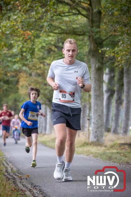 Run Oldebroek 2025 trekt opnieuw veel deelnemers die rennen voor het werk van GlobalRize. - © NWVFoto.nl