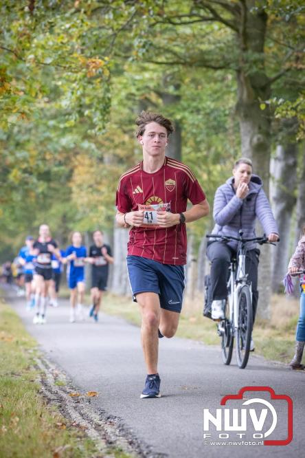 Run Oldebroek 2025 trekt opnieuw veel deelnemers die rennen voor het werk van GlobalRize. - © NWVFoto.nl
