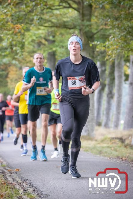 Run Oldebroek 2025 trekt opnieuw veel deelnemers die rennen voor het werk van GlobalRize. - © NWVFoto.nl