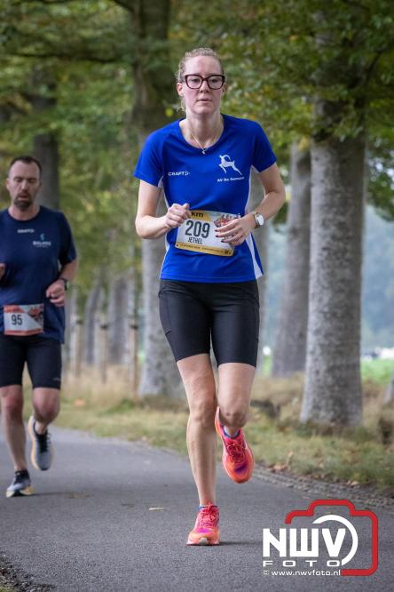 Run Oldebroek 2025 trekt opnieuw veel deelnemers die rennen voor het werk van GlobalRize. - © NWVFoto.nl