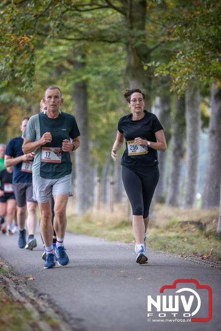 Run Oldebroek 2025 trekt opnieuw veel deelnemers die rennen voor het werk van GlobalRize. - © NWVFoto.nl