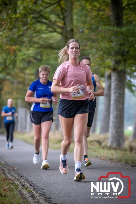 Run Oldebroek 2025 trekt opnieuw veel deelnemers die rennen voor het werk van GlobalRize. - © NWVFoto.nl