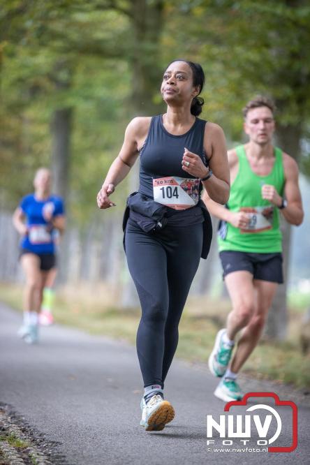 Run Oldebroek 2025 trekt opnieuw veel deelnemers die rennen voor het werk van GlobalRize. - © NWVFoto.nl