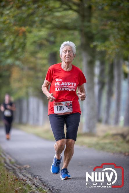 Run Oldebroek 2025 trekt opnieuw veel deelnemers die rennen voor het werk van GlobalRize. - © NWVFoto.nl