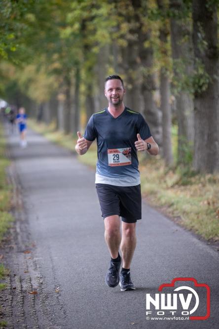 Run Oldebroek 2025 trekt opnieuw veel deelnemers die rennen voor het werk van GlobalRize. - © NWVFoto.nl