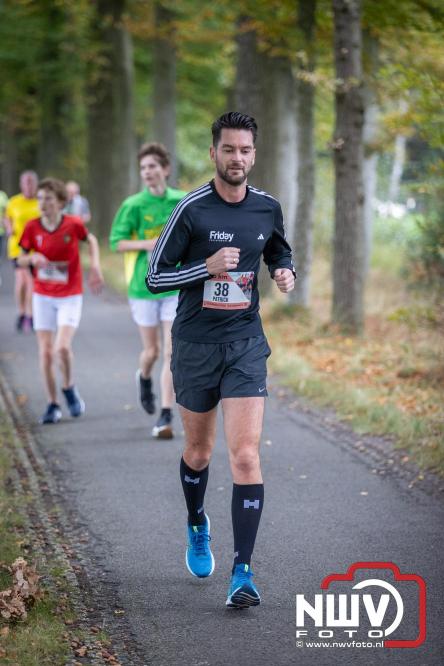 Run Oldebroek 2025 trekt opnieuw veel deelnemers die rennen voor het werk van GlobalRize. - © NWVFoto.nl