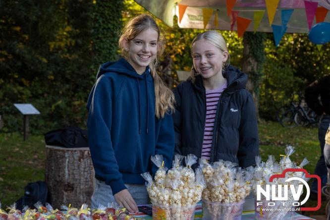 A.Vogelloop door de bossen op 't Harde  levert 17.000 euro op voor het Mooi Leven Huis in Zwolle. - © NWVFoto.nl