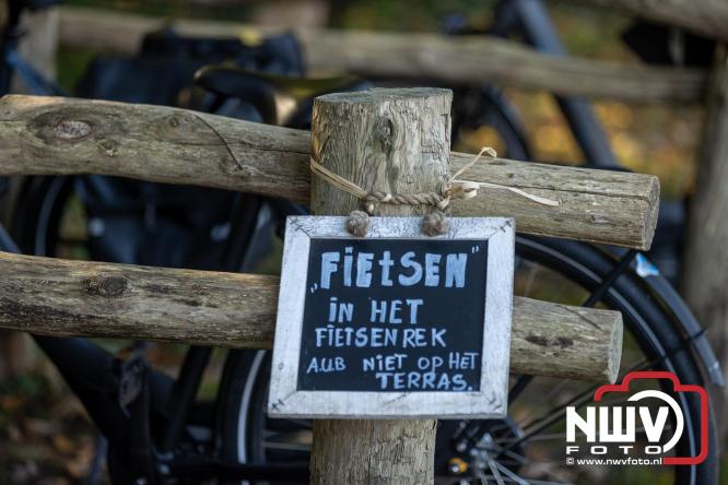A.Vogelloop door de bossen op 't Harde  levert 17.000 euro op voor het Mooi Leven Huis in Zwolle. - © NWVFoto.nl