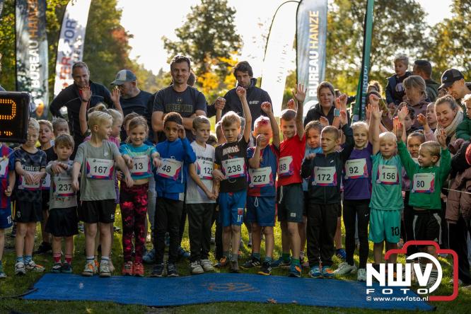 A.Vogelloop door de bossen op 't Harde  levert 17.000 euro op voor het Mooi Leven Huis in Zwolle. - © NWVFoto.nl