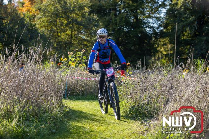 A.Vogelloop door de bossen op 't Harde  levert 17.000 euro op voor het Mooi Leven Huis in Zwolle. - © NWVFoto.nl