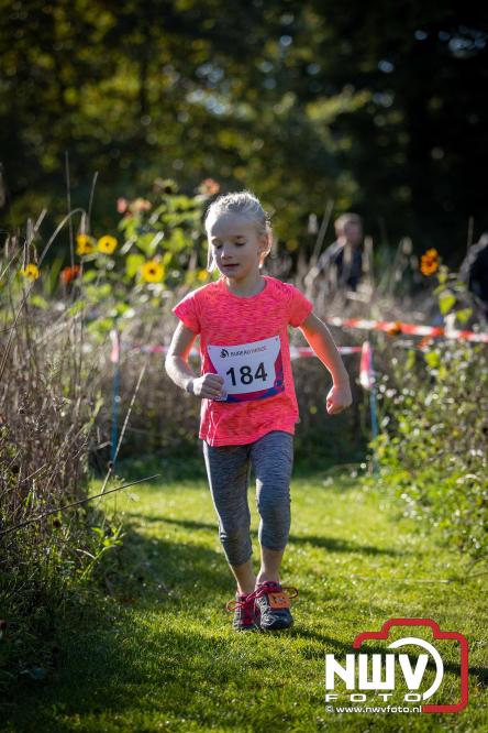 A.Vogelloop door de bossen op 't Harde  levert 17.000 euro op voor het Mooi Leven Huis in Zwolle. - © NWVFoto.nl
