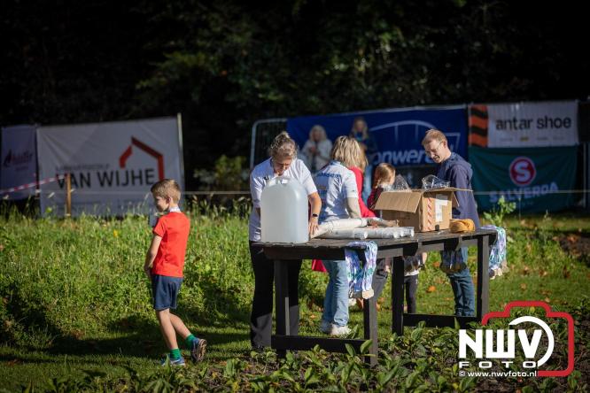 A.Vogelloop door de bossen op 't Harde  levert 17.000 euro op voor het Mooi Leven Huis in Zwolle. - © NWVFoto.nl