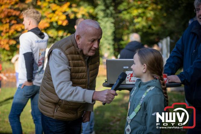 A.Vogelloop door de bossen op 't Harde  levert 17.000 euro op voor het Mooi Leven Huis in Zwolle. - © NWVFoto.nl