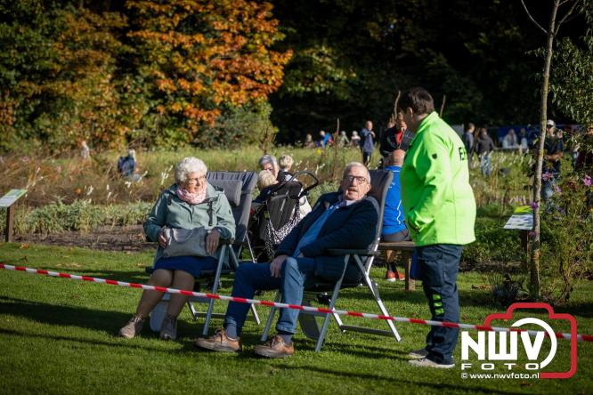 A.Vogelloop door de bossen op 't Harde  levert 17.000 euro op voor het Mooi Leven Huis in Zwolle. - © NWVFoto.nl