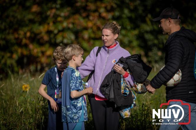A.Vogelloop door de bossen op 't Harde  levert 17.000 euro op voor het Mooi Leven Huis in Zwolle. - © NWVFoto.nl