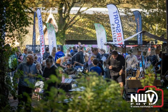 A.Vogelloop door de bossen op 't Harde  levert 17.000 euro op voor het Mooi Leven Huis in Zwolle. - © NWVFoto.nl
