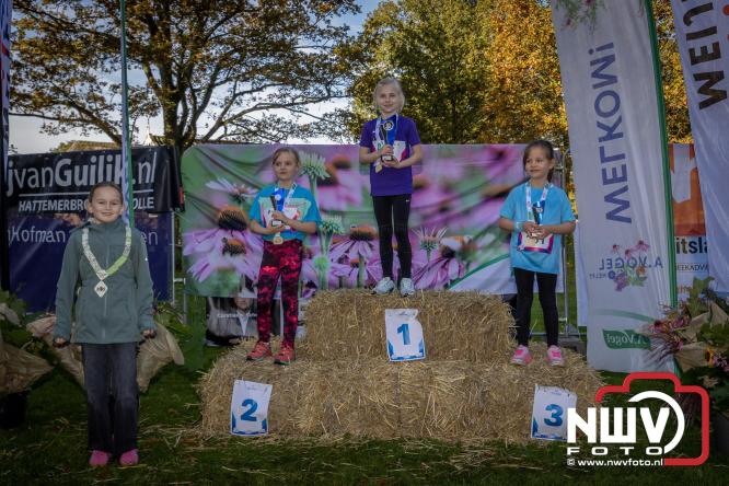 A.Vogelloop door de bossen op 't Harde  levert 17.000 euro op voor het Mooi Leven Huis in Zwolle. - © NWVFoto.nl