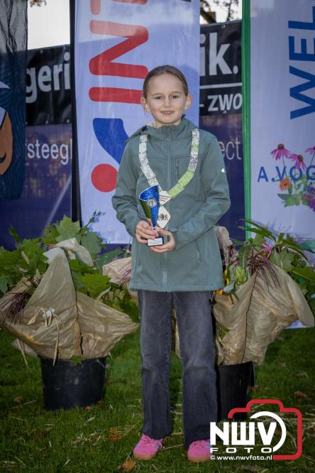 A.Vogelloop door de bossen op 't Harde  levert 17.000 euro op voor het Mooi Leven Huis in Zwolle. - © NWVFoto.nl