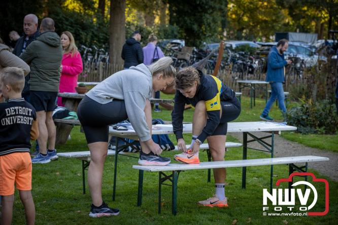 A.Vogelloop door de bossen op 't Harde  levert 17.000 euro op voor het Mooi Leven Huis in Zwolle. - © NWVFoto.nl