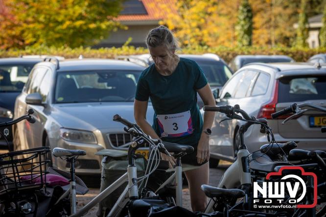 A.Vogelloop door de bossen op 't Harde  levert 17.000 euro op voor het Mooi Leven Huis in Zwolle. - © NWVFoto.nl