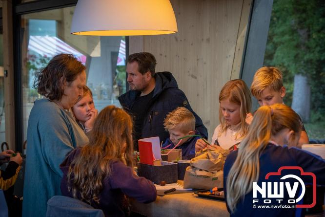 A.Vogelloop door de bossen op 't Harde  levert 17.000 euro op voor het Mooi Leven Huis in Zwolle. - © NWVFoto.nl