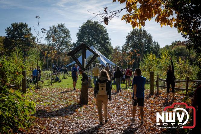 A.Vogelloop door de bossen op 't Harde  levert 17.000 euro op voor het Mooi Leven Huis in Zwolle. - © NWVFoto.nl