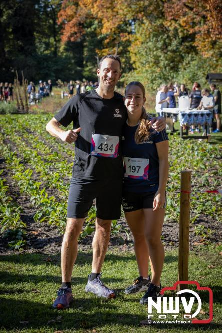 A.Vogelloop door de bossen op 't Harde  levert 17.000 euro op voor het Mooi Leven Huis in Zwolle. - © NWVFoto.nl