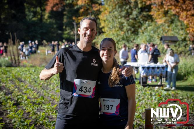 A.Vogelloop door de bossen op 't Harde  levert 17.000 euro op voor het Mooi Leven Huis in Zwolle. - © NWVFoto.nl