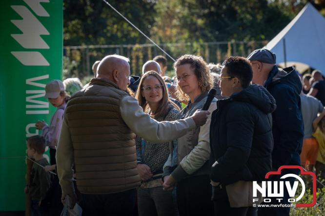 A.Vogelloop door de bossen op 't Harde  levert 17.000 euro op voor het Mooi Leven Huis in Zwolle. - © NWVFoto.nl
