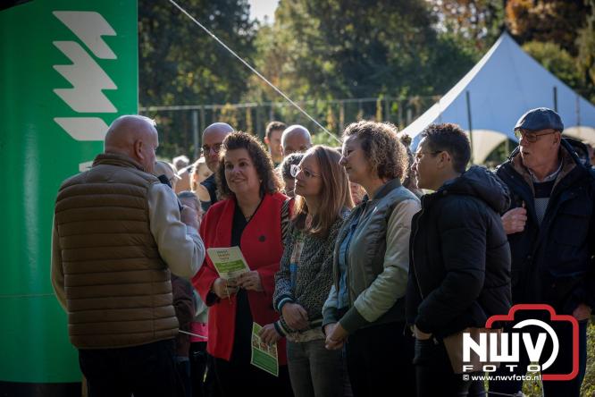 A.Vogelloop door de bossen op 't Harde  levert 17.000 euro op voor het Mooi Leven Huis in Zwolle. - © NWVFoto.nl