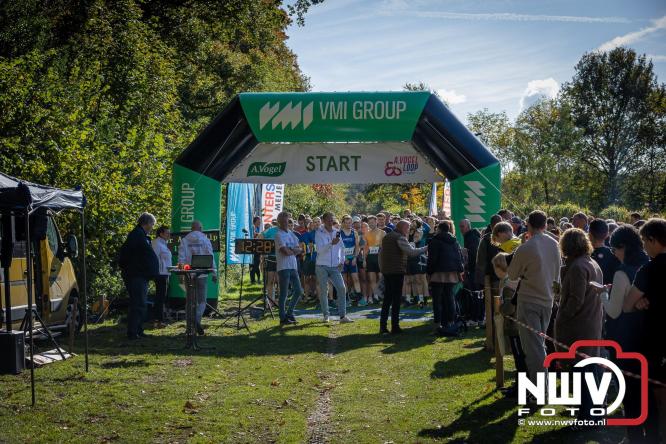 A.Vogelloop door de bossen op 't Harde  levert 17.000 euro op voor het Mooi Leven Huis in Zwolle. - © NWVFoto.nl