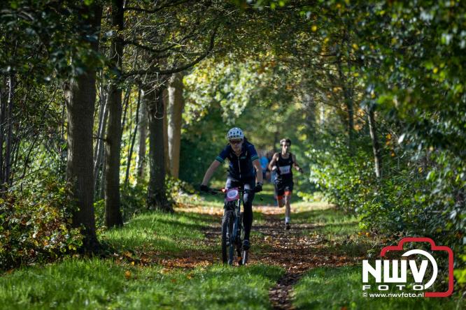 A.Vogelloop door de bossen op 't Harde  levert 17.000 euro op voor het Mooi Leven Huis in Zwolle. - © NWVFoto.nl