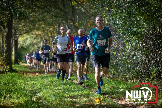 A.Vogelloop door de bossen op 't Harde  levert 17.000 euro op voor het Mooi Leven Huis in Zwolle. - © NWVFoto.nl