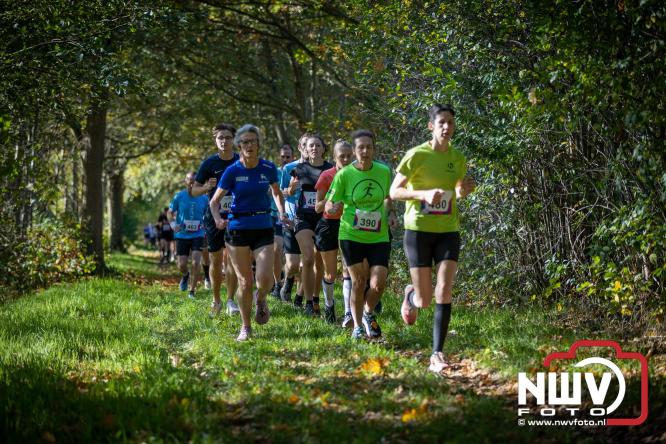 A.Vogelloop door de bossen op 't Harde  levert 17.000 euro op voor het Mooi Leven Huis in Zwolle. - © NWVFoto.nl