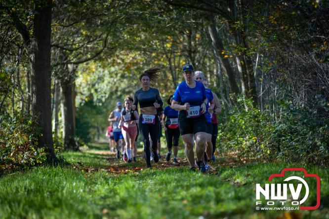 A.Vogelloop door de bossen op 't Harde  levert 17.000 euro op voor het Mooi Leven Huis in Zwolle. - © NWVFoto.nl