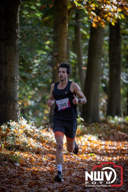 A.Vogelloop door de bossen op 't Harde  levert 17.000 euro op voor het Mooi Leven Huis in Zwolle. - © NWVFoto.nl