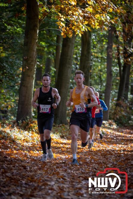 A.Vogelloop door de bossen op 't Harde  levert 17.000 euro op voor het Mooi Leven Huis in Zwolle. - © NWVFoto.nl